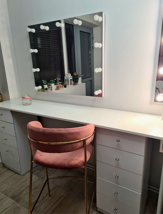 Meble z wyposażeniem