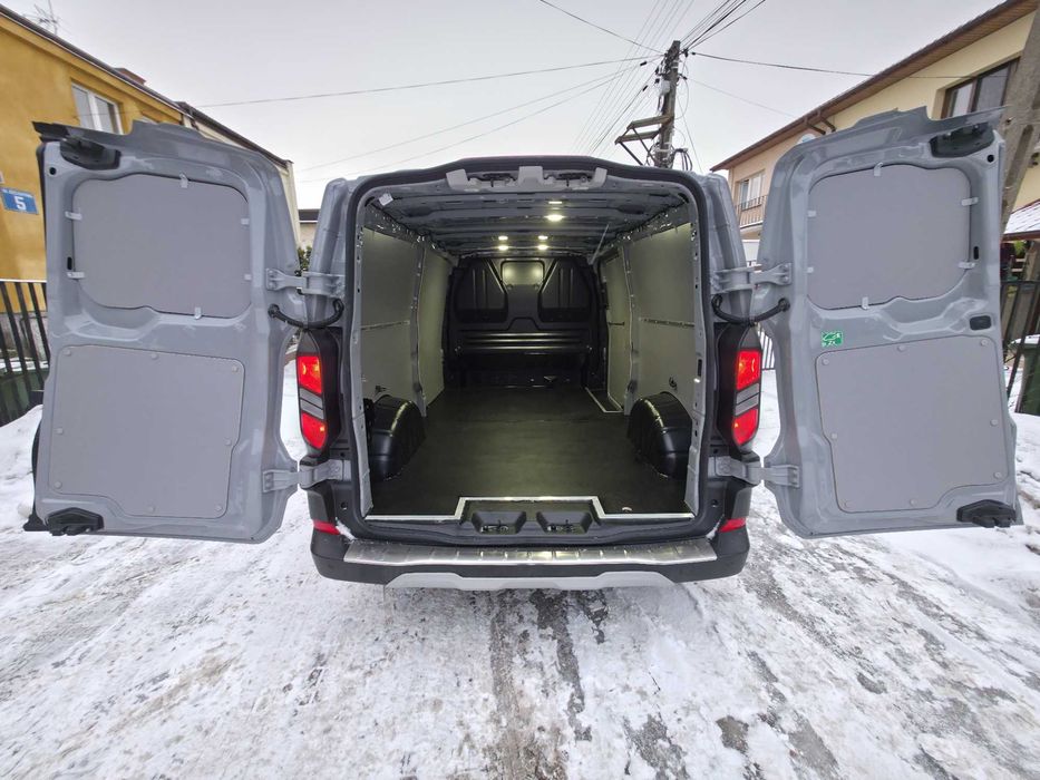 Zabudowa zabezpieczenie ze sklejki Ford Transit Custom van