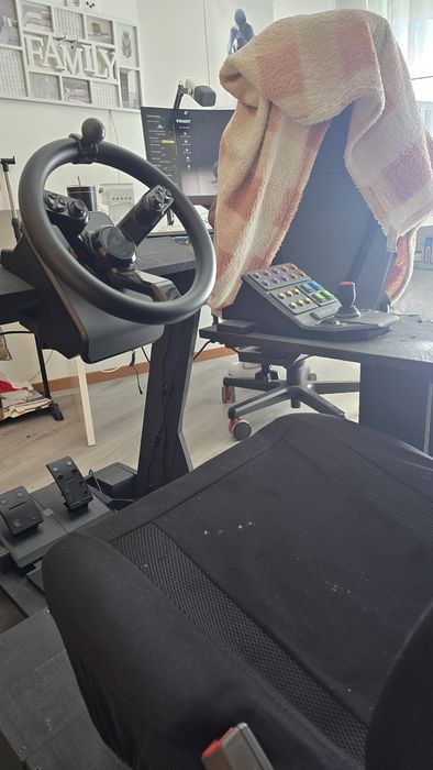 logitech g staiked volante, pedias e painel