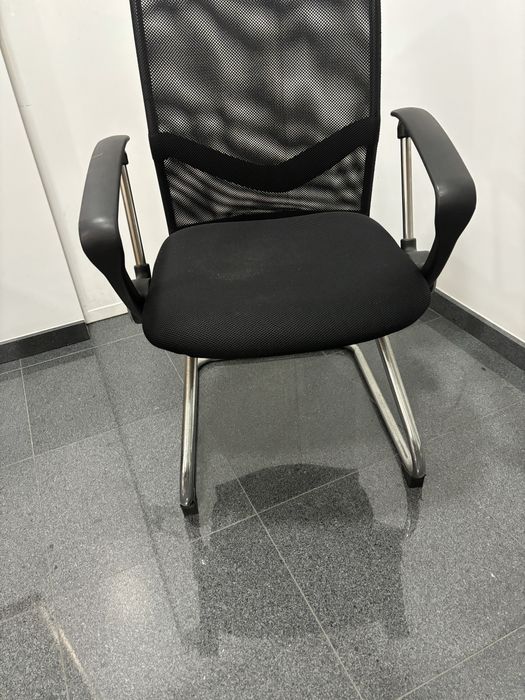 cadeira escritorio com braços bom estado