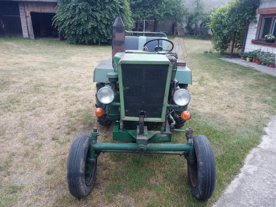 Ciągnik Sam s 15 zpodnosnikiem