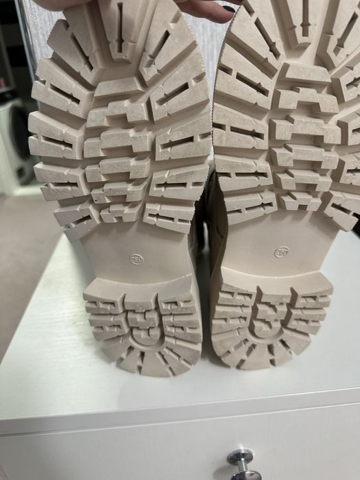 Ботінки шкіра НОВІ 40 розмір