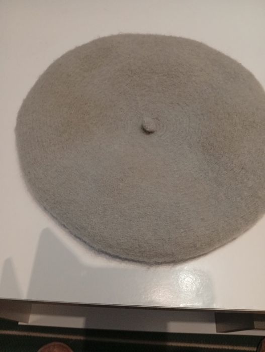 Sprzedam beret, 100% wełna, rozmiar 56-58.