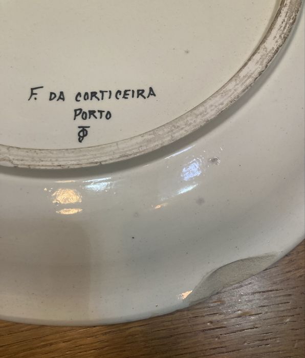 Pratão falante em faiança da Fábrica da Corticeira
