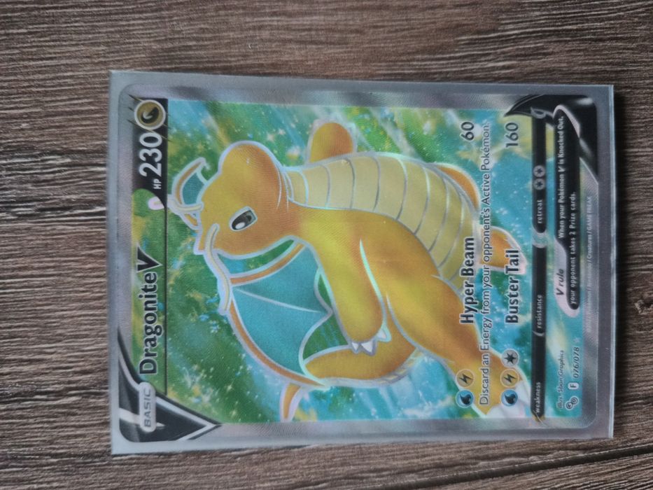 Karta pokemon dragonite v
