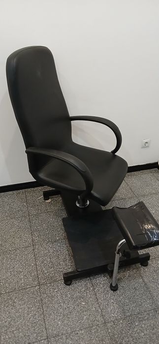 Cadeira de Pedicure com Apoio de Pé