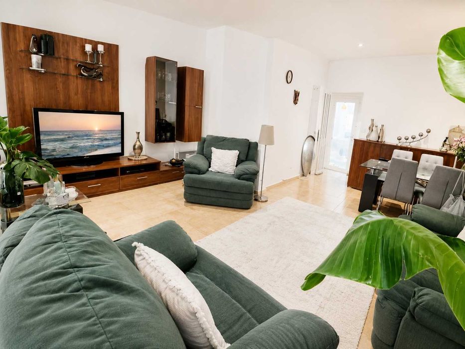 Oportunidade - Fantástico Apartamento Remodelado e Espaçoso T2 Laranjeiro
