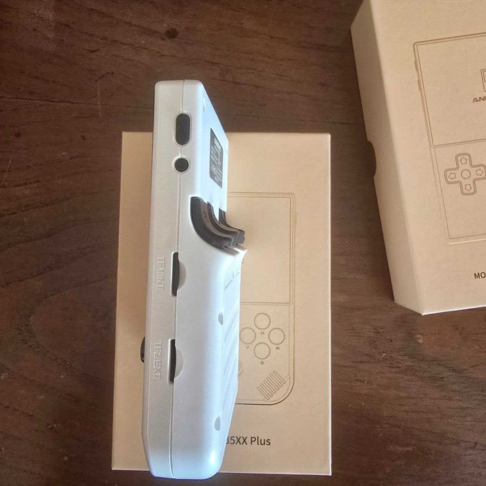 Consolas Retro Anbernic RG35XX Plus e RG40XXV — Novas