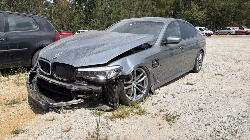 BMW 530e (acidentado)