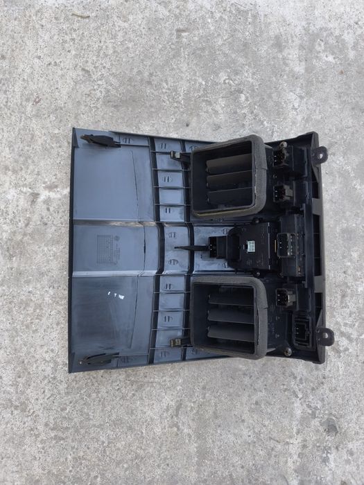 Продам накладку торпеды переключатели приводов на SsangYong rexton