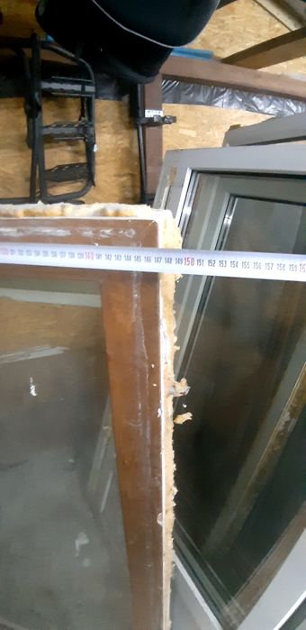 Witryna PCV 147x144 z roletą