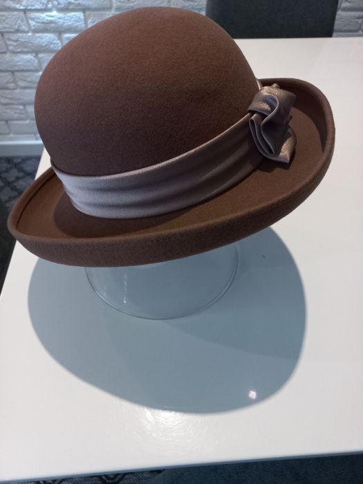 Nowy damski kapelusz