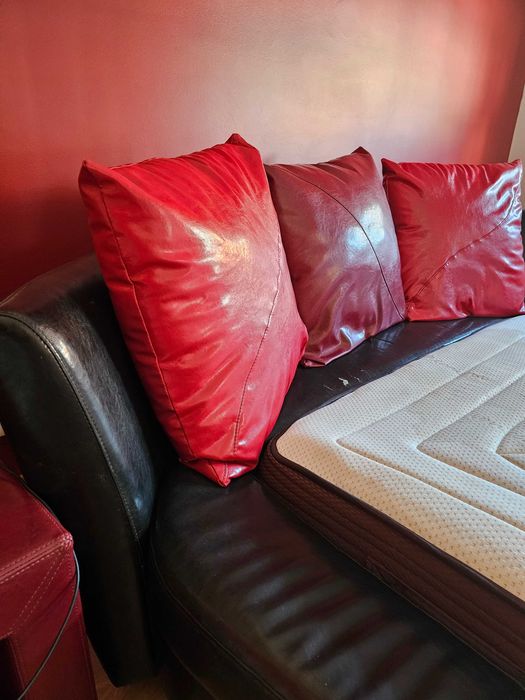 Cama oval com estrado