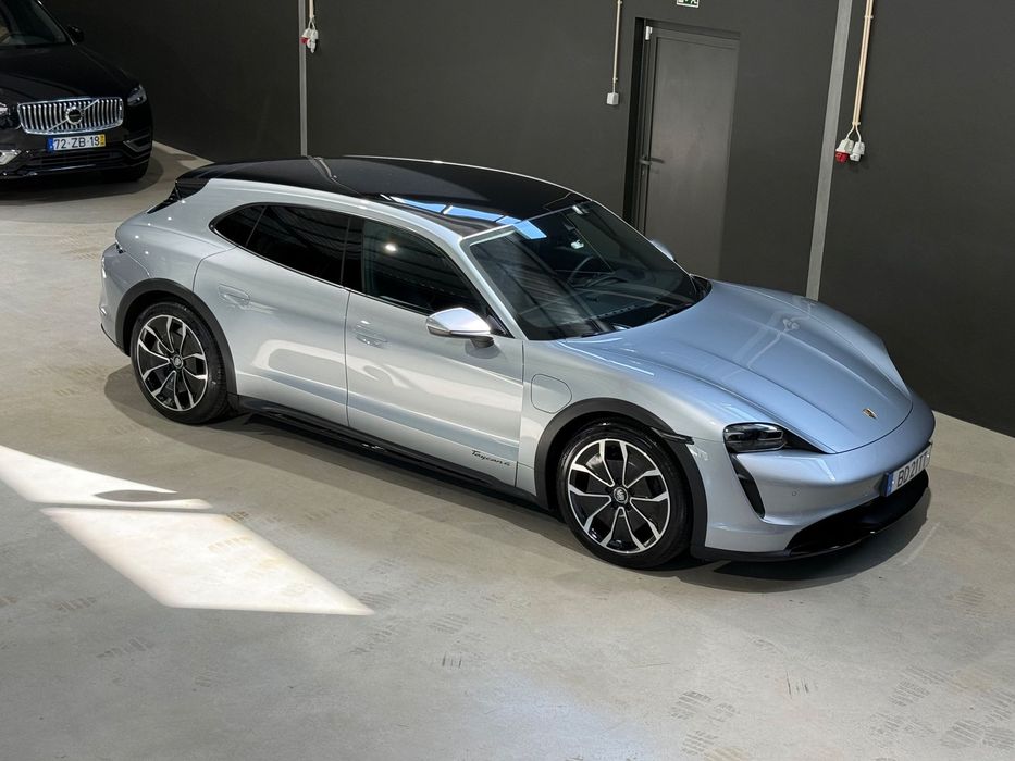 Porsche Taycan Cross Turismo 4