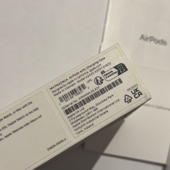 Apple AirPods 2 z etui Model A2032 A2031 A1602