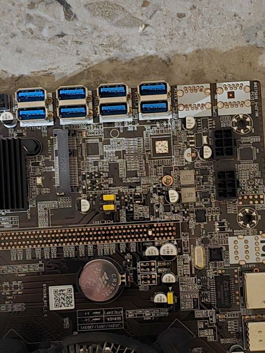 Материнська плата B75.Майнінг комплект на 8відео карт.Як нова.