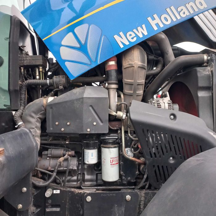 Продам трактор  New Holland Т8050