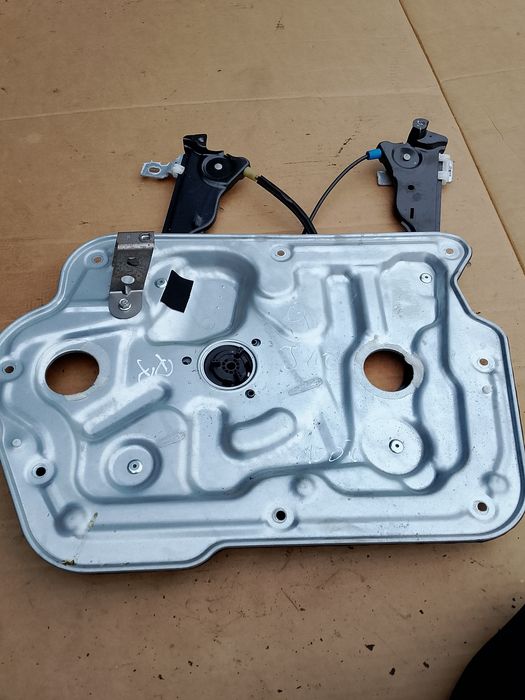 Mechanizm podnoszenia szyby prawy przód Nissan Qashqai J10