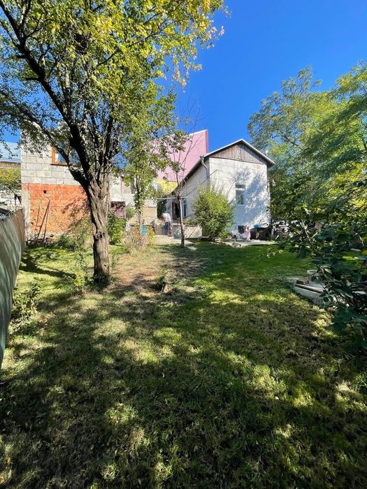 Будинок у центрі Чернівців біля ЧНУ | 2 сотки | краєвид | євроремонт. Продаж від власника.