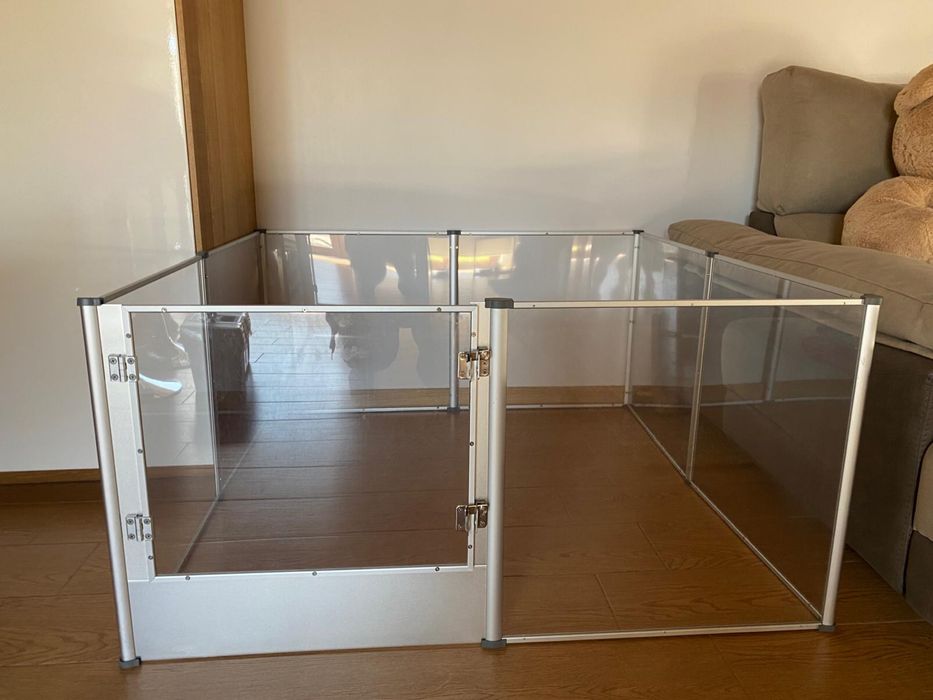 Parque modular em acrilico transparente para animais