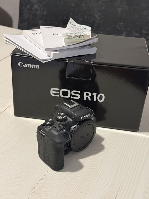 Фотоапарат Canon R10