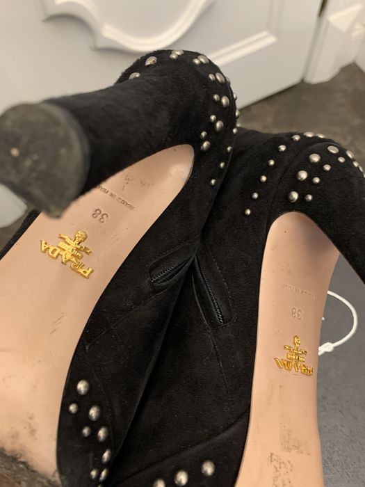 PRADA piękne botki z ćwiekami, skóra zamszowa