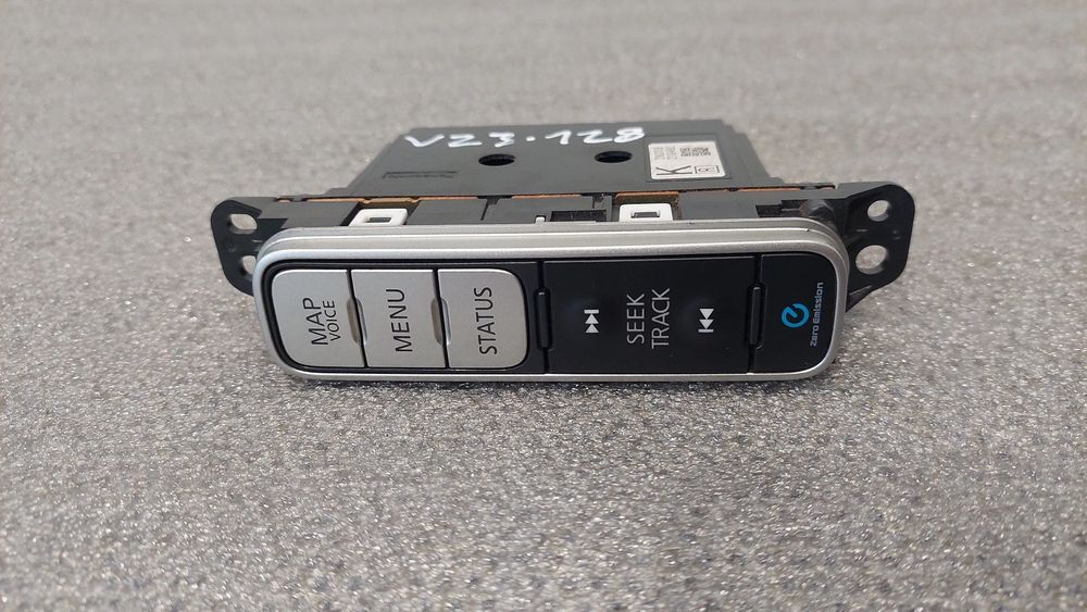 Comando / botão / interruptor multifunções NISSAN Leaf EV (ZE0)