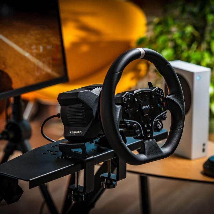 Wypożycz zestaw simracing kierownica MOZA R3 PC / XBOX