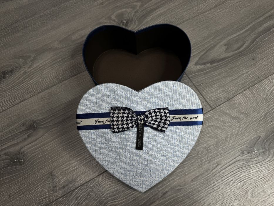 Подарункова коробка