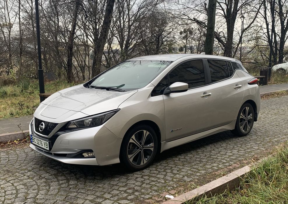 Nissan Leaf ZE1