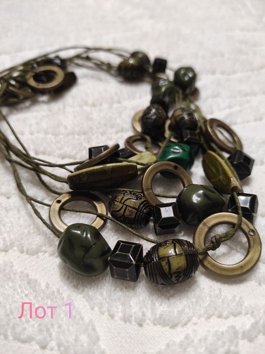 Колье, бусы, бижутерия.