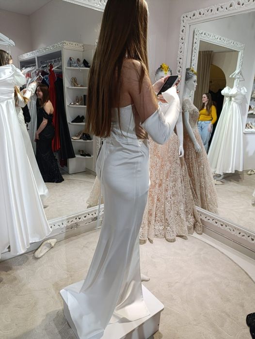 Продам красиву сукню (айворі)
