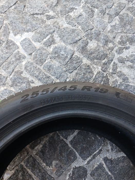 Vendo pneus semi-novos 255/45/19 Pirelli