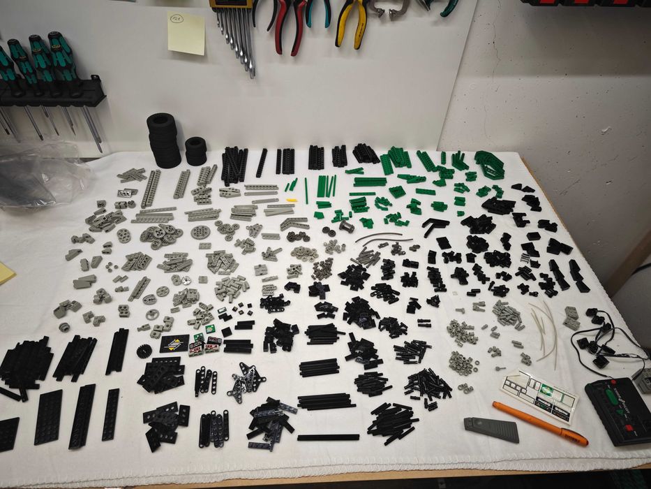 Lego Technic 8479 "Barcode Multi-Set"; 1997; [122]