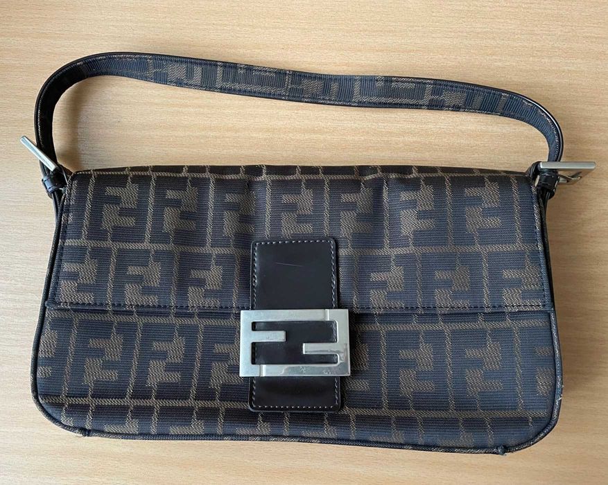 Mala Baguete Castanha com Ferragens Prateadas