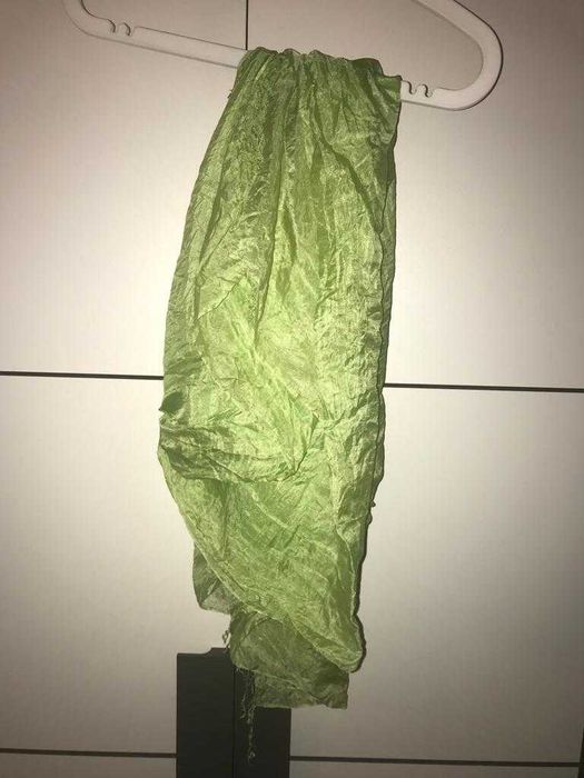 zielony szalik jedwabny Aryton
