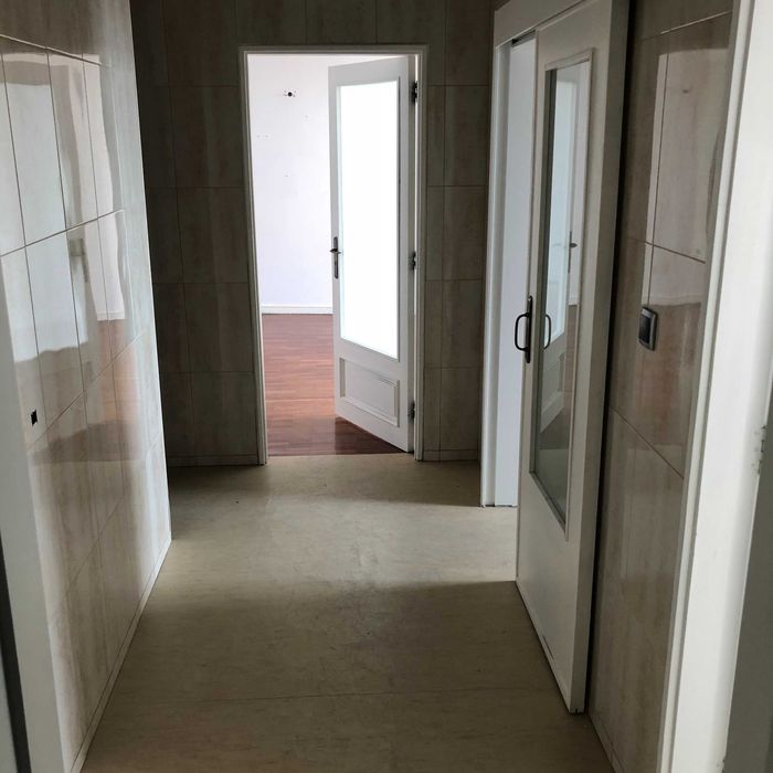 Arrenda-se T4 - Na primeira linha na Foz, Porto