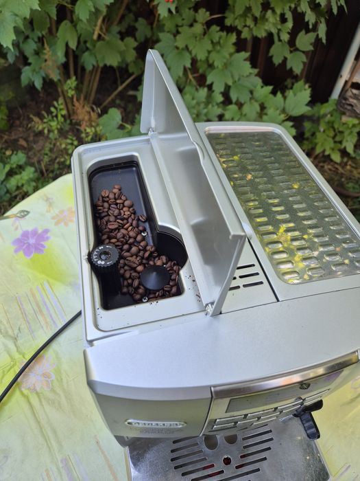 кавомашина з капучинатором Delonghi magnifica pronto cappuccino