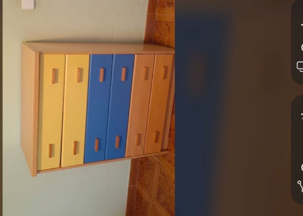 Vendo beliche  com gavetas , roupeiros,secretária, móvel e uma cómoda