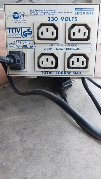 Мережевий стабілізатор 1000w TrippLite сетевой стабилизатор напряжения