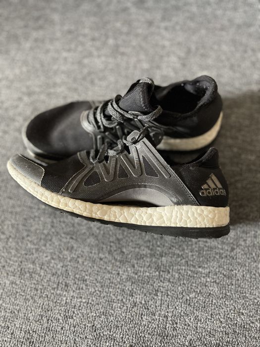 Czarne buty do biegania adidas pure boost endless energy