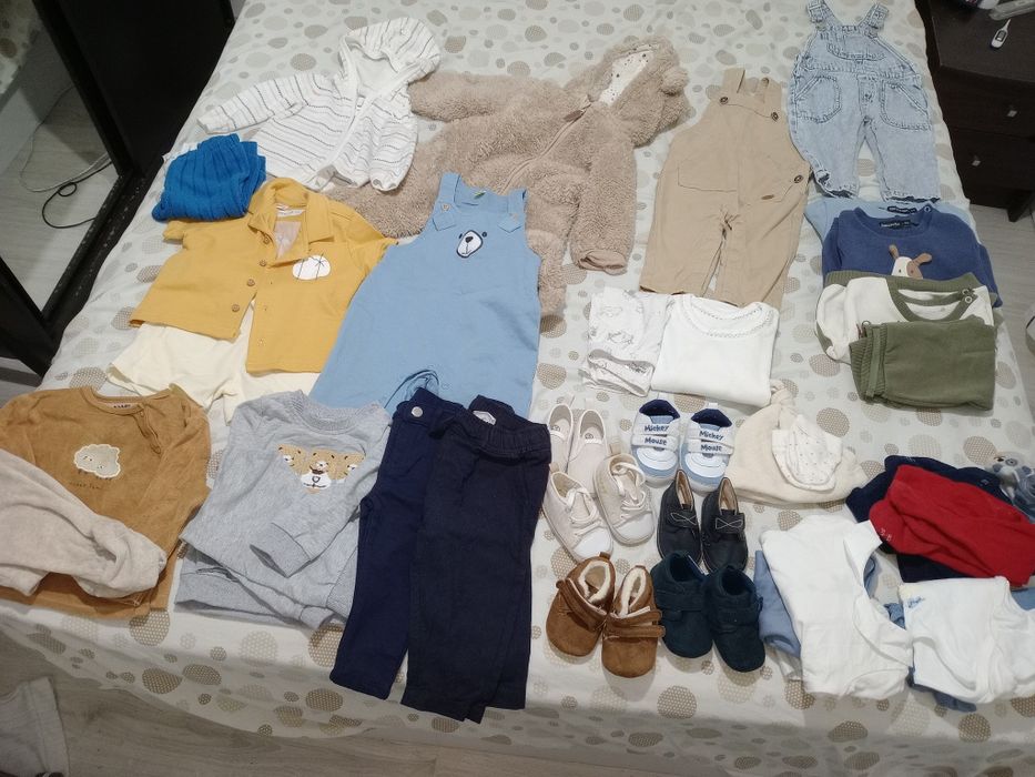 Lote de Roupas de Bebé (3-9 meses) e Calçado (Tam. 16/18)