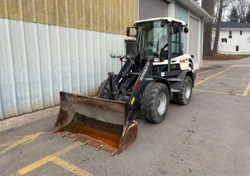 Carregadora compacta scaeff