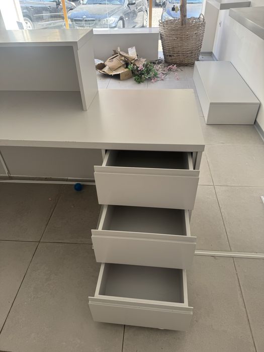 Balcão de Receção Moderno Branco – Excelente Estado