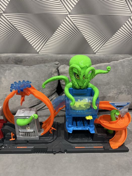 Трек Хот Вілс ,восмініг ,зміни колір (оригінал)