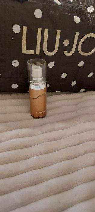 Rozświetlacz  do ciała i twarzy.  Złoty.  Ekskluzywny. Hit.  Unikat.