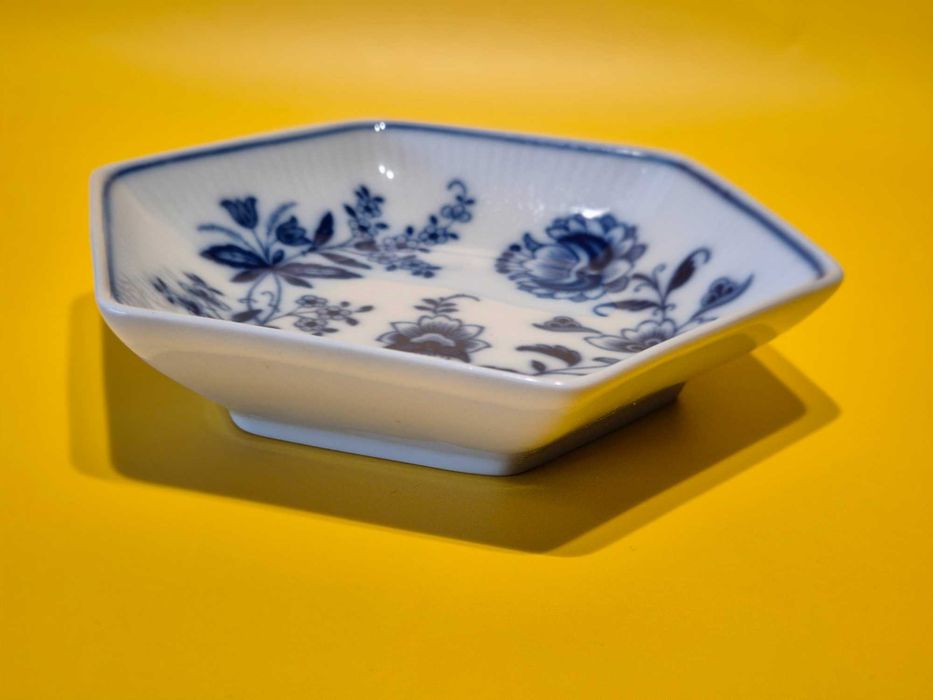 Prato Hexagonal Porcelana VISTA ALEGRE, coleção Margão