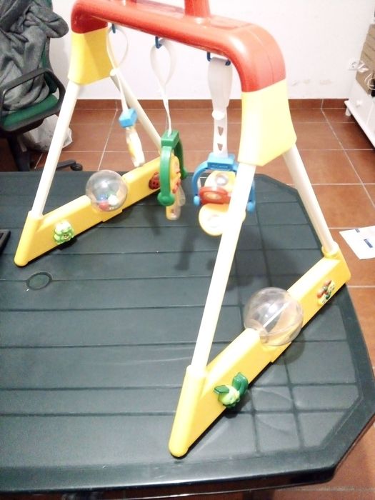 Tripé Chicco de brincar