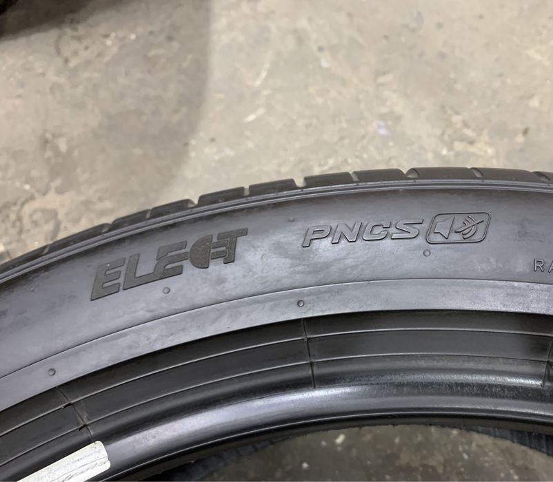 Шина одна Pirelli PZero PZ4 275/40 R22 одиночка