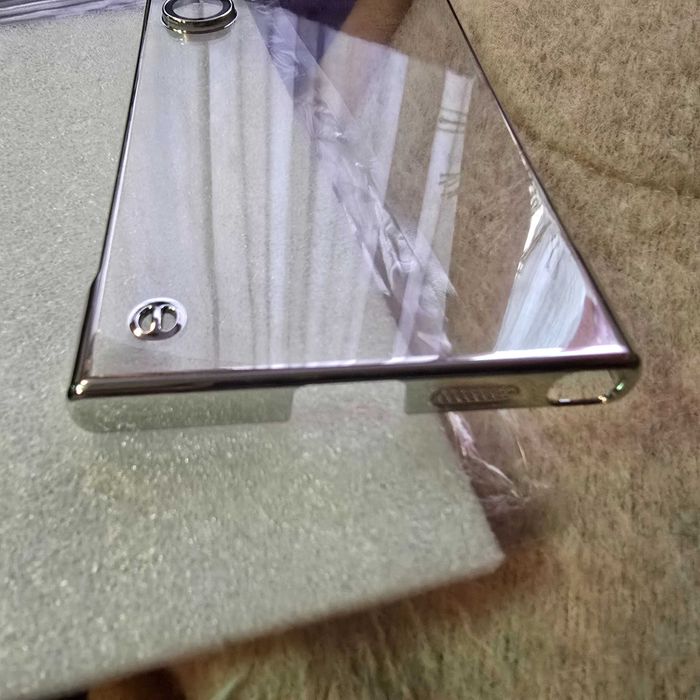 Etui twarde na Samsung S24 Ultra. Plecki przezroczysto srebrne. Nowe